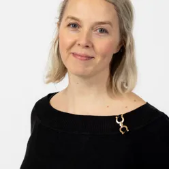 A woman with blonde hair